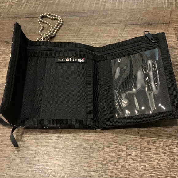 NWOT Skull & Cross Bones Tri-fold Wallet Purse with Chain Nylon/Velcro Closure - Picture 7 of 11